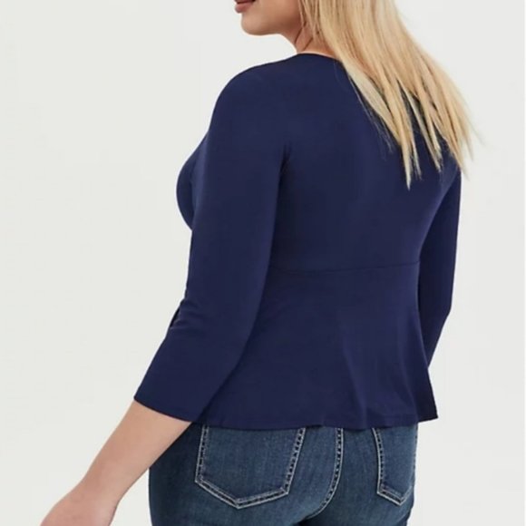 NWOT! TORRID SUPER SOFT NAVY SURPLICE PEPLUM MIDI TOP 5X - Picture 2 of 5